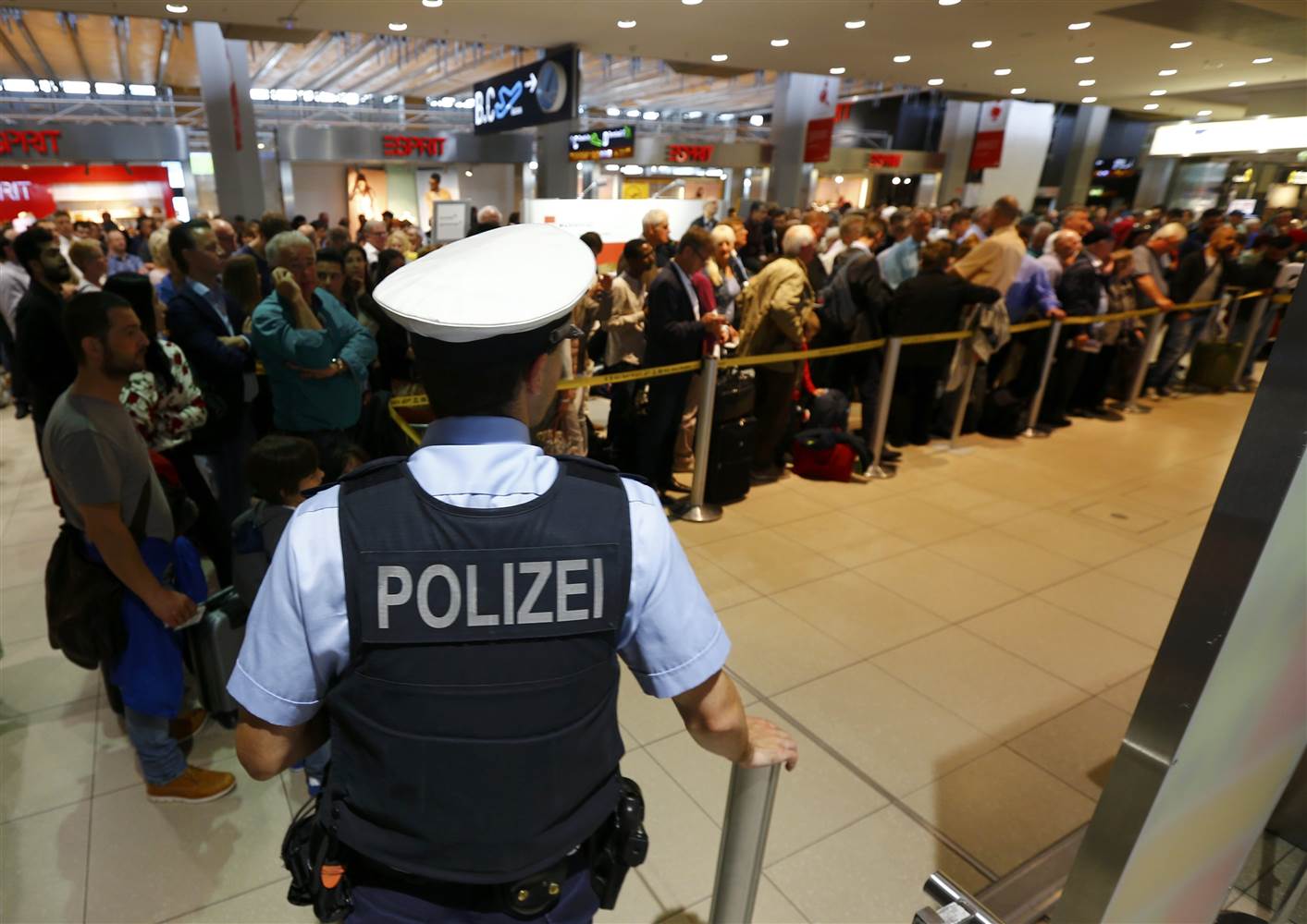 Λήξη συναγερμού στη Γερμανία – Συνέλαβαν τον ύποπτο που αναστάτωσε το αεροδρόμιο