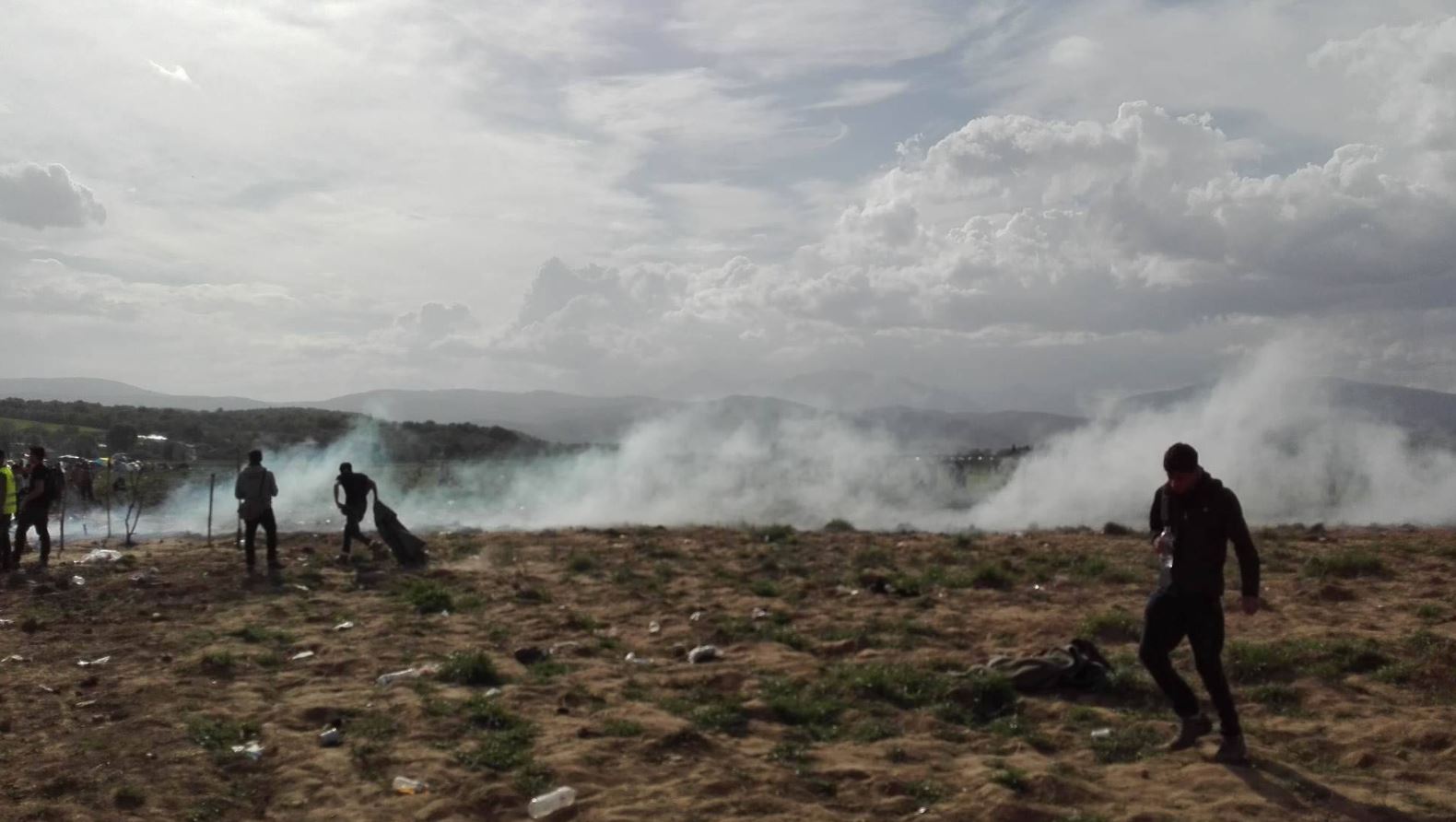 Ειδομένη: Τραυματίες δύο αστυνομικοί – Αποχώρησαν οι “Γιατροί Χωρίς Σύνορα”
