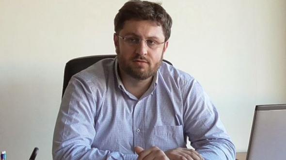 Ζαχαριάδης: Δεν ψάχνουμε παραθυράκι για να κόψουμε μισθούς και συντάξεις