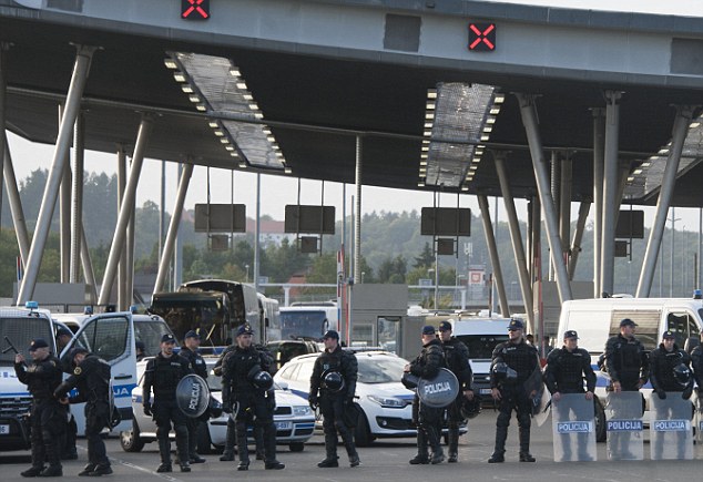 Με σφαίρες σταμάτησαν ένα ιχ που μετέφερε πρόσφυγες οι Σλοβάκοι τελωνειακοί