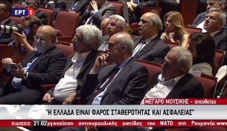 Ο Μεϊμαράκης παρακολουθεί την ομιλία του Τσίπρα – ΦΩΤΟ