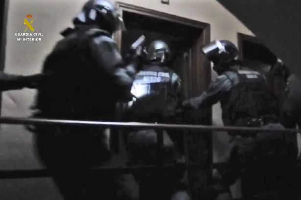 Έφοδος της αστυνομίας σε διαμέρισμα στην Ισπανία – Σύλληψη τεσσάρων τζιχαντιστών – ΒΙΝΤΕΟ