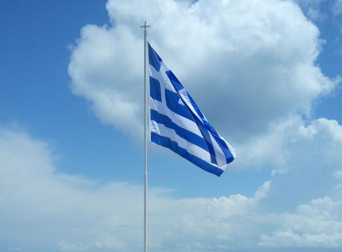 Ελληνική σημαία 15 τετραγωνικών μέτρων στο Φαρμακονήσι – ΦΩΤΟ