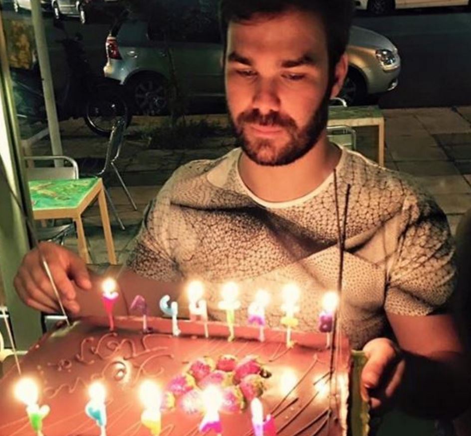 Ο Σαμπάνης γιόρτασε τα γενέθλιά του σε σουβλατζίδικο – ΒΙΝΤΕΟ