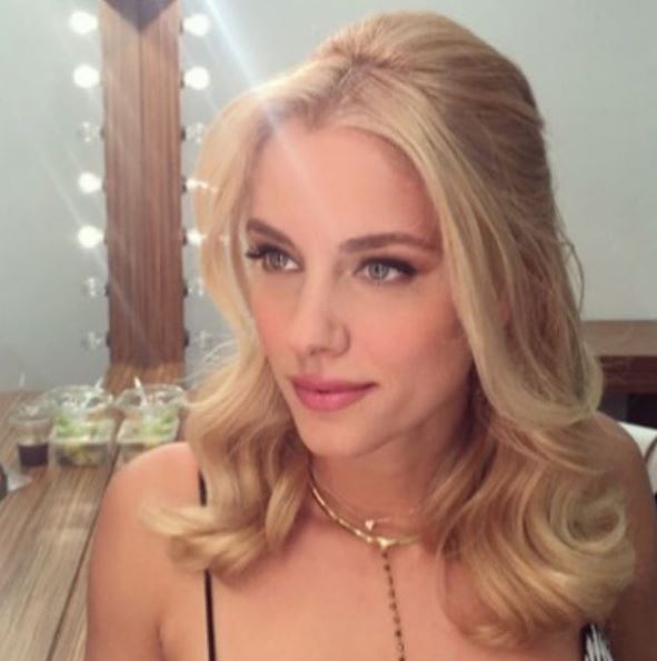 To σέξι ντεκολτέ της Δούκισσας Νομικού – ΦΩΤΟ