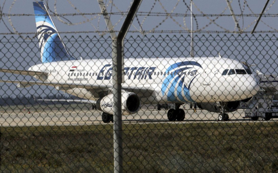 Ελληνική φρεγάτα και αεροσκάφη στις έρευνες για τον εντοπισμό του αιγυπτιακού αεροσκάφους