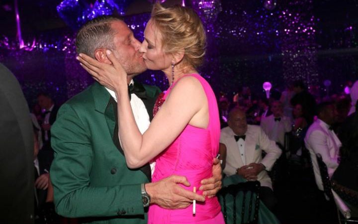 Το παθιασμένο φιλί του γοητευτικού επιχειρηματία στην Ούμα Θέρμαν – ΦΩΤΟ