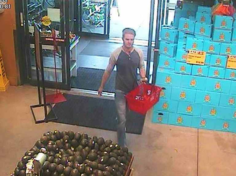 Αυτός ο άνδρας ψέκαζε με ποντικοφάρμακο προϊόντα σε σούπερ μάρκετ – ΦΩΤΟ