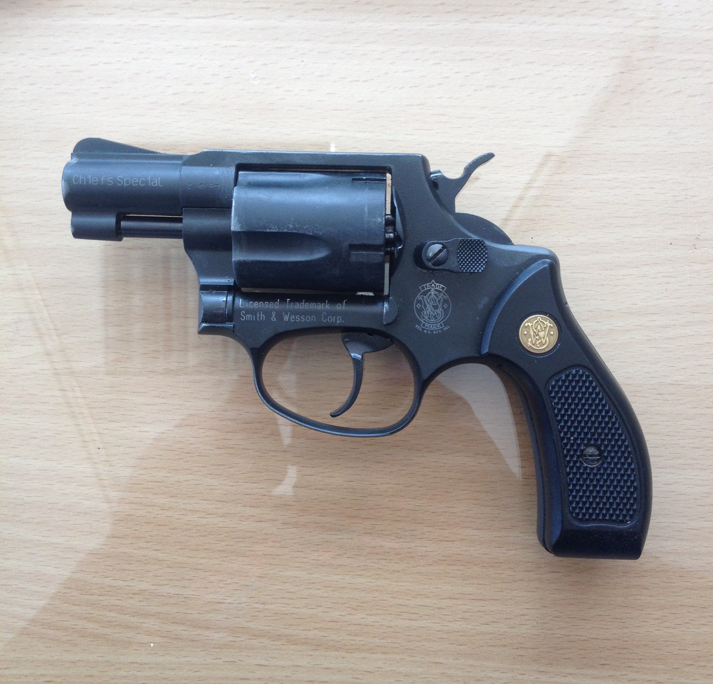 Είχε κάνει οπλοστάσιο το σπίτι και το κατάστημα του – ΦΩΤΟ