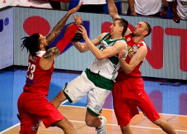 Παναθηναϊκός – Ολυμπιακός 50-52 (30′)