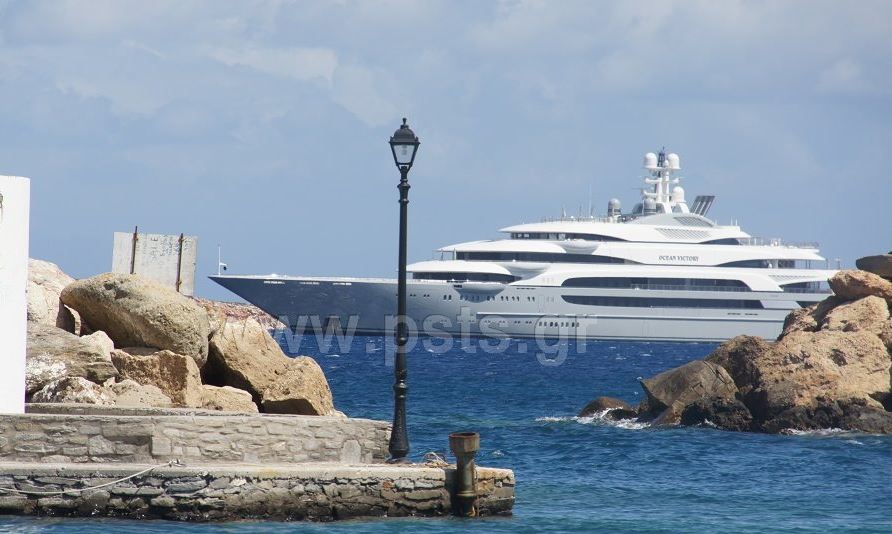 Το πλωτό παλάτι Ρώσου μεγιστάνα στην Πάρο – ΦΩΤΟ