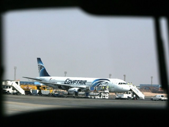 EgyptAir: «Δεν αποκλείεται και η περίπτωση μεγάλης μηχανικής βλάβης» – ΒΙΝΤΕΟ