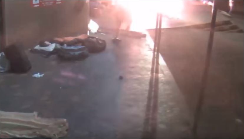 Bίντεο – σοκ: Eπίθεση με μολότοφ σε άστεγο στο Σίδνεϋ