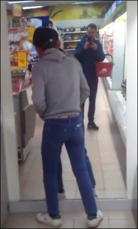 Ξεκαρδιστικό ΒΙΝΤΕΟ: Μεθυσμένος τσακώνεται με τον εαυτό του