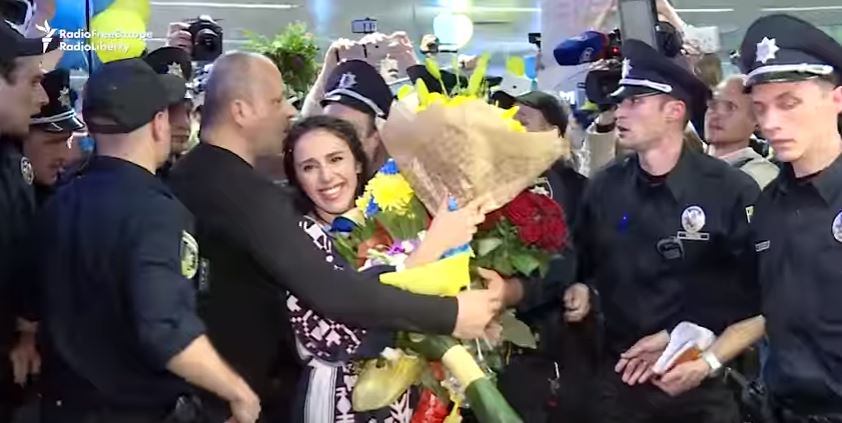 Θριαμβευτική υποδοχή για τη νικήτρια της Eurovision – BINTEO