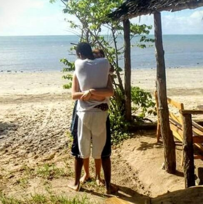 Η οφθαλμαπάτη με το αγκαλιασμένο ζευγάρι που έγινε viral – ΦΩΤΟ