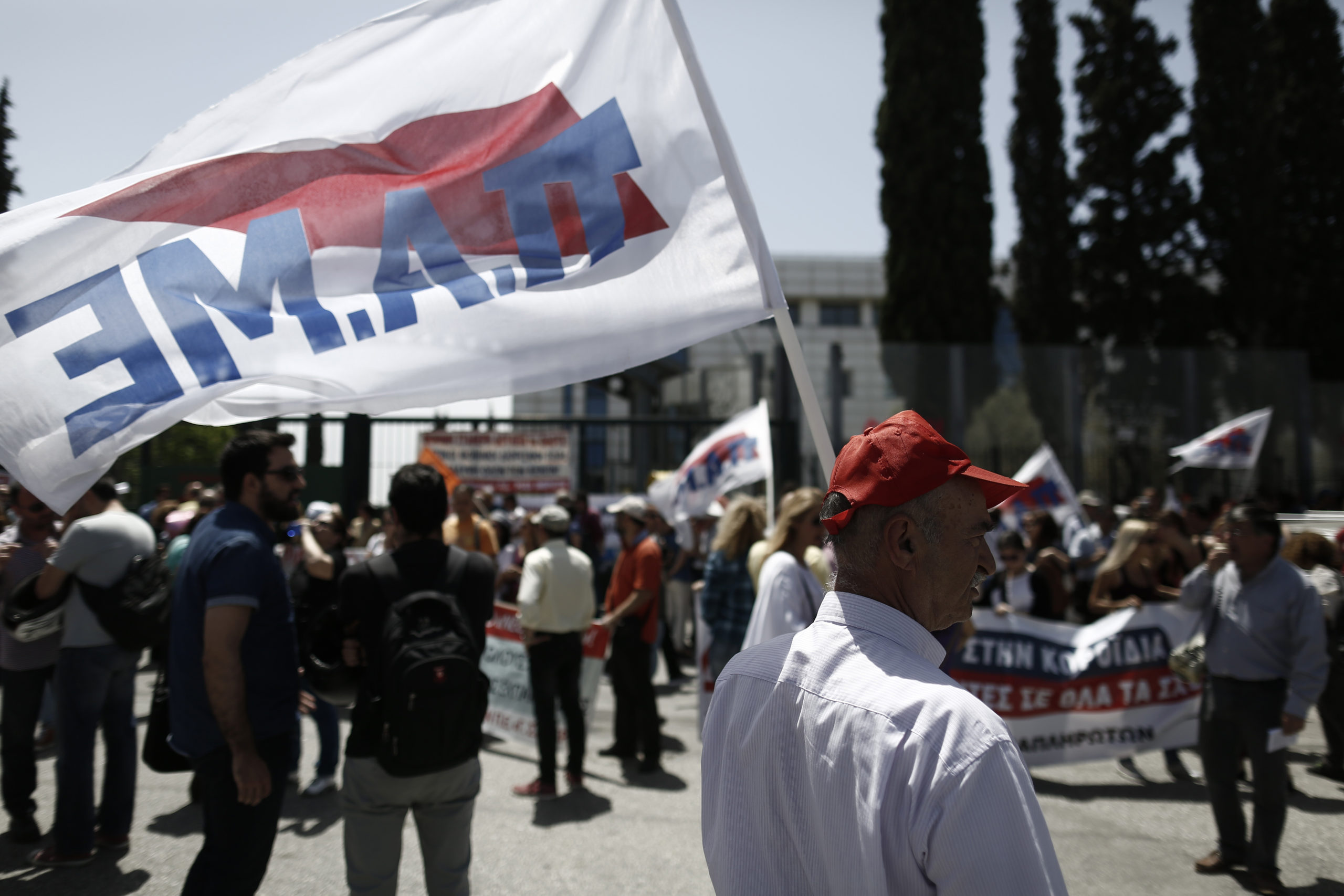 Συγκέντρωση διαμαρτυρίας εκπαιδευτικών έξω από το υπουργείο Παιδείας – ΒΙΝΤΕΟ