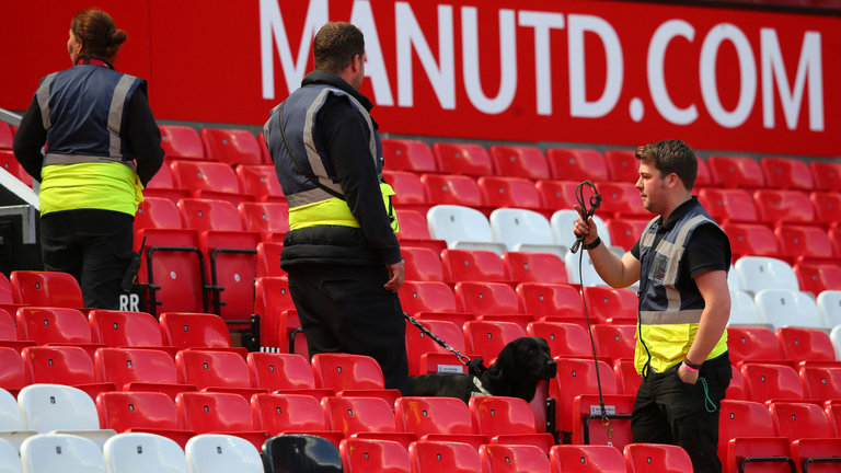 Ξεχασμένη «βόμβα» εκπαίδευσης προκάλεσε πανικό στο Ολντ Τράφορντ