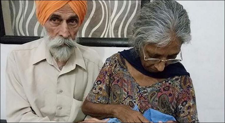 Η Ινδή που έγινε μάνα στα 70