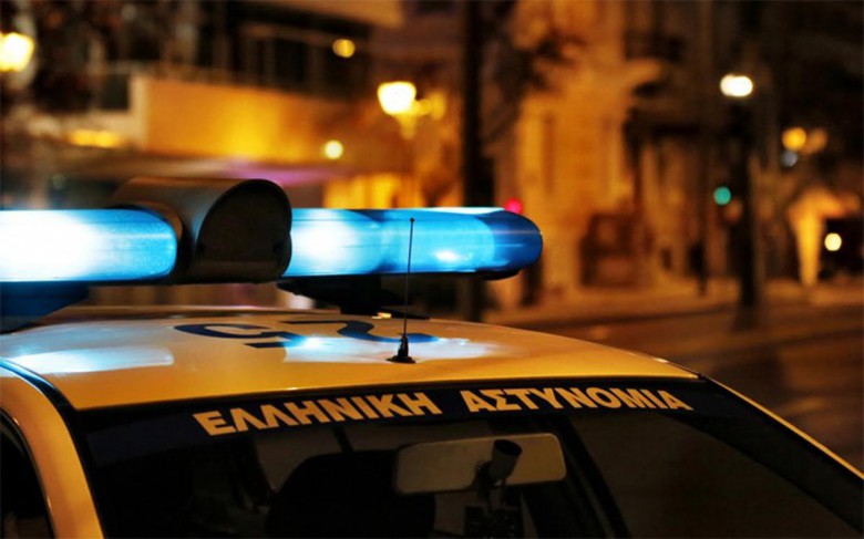 Επίθεση με μολότοφ σε διμοιρία των ΜΑΤ κοντά στα γραφεία του ΠΑΣΟΚ