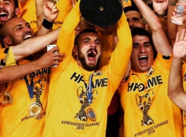 Ο Αραβίδης πανηγυρίζει με τρία σπασμένα δόντια – ΦΩΤΟ