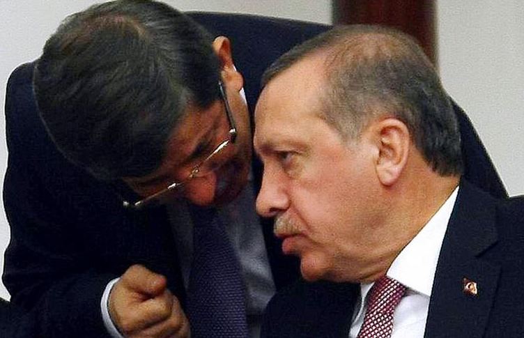 “Απλό πιόνι στην πολιτική σκακιέρα ο Νταβούτογλου”