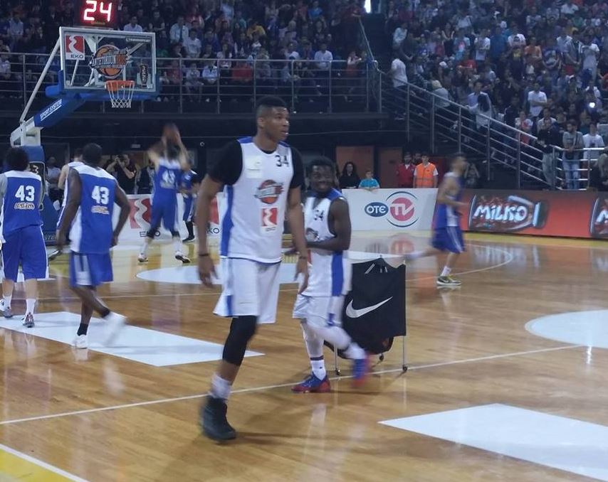 Αποθέωση για τα αδέρφια Αντετοκούνμπο στο Αλεξάνδρειο – ΦΩΤΟ