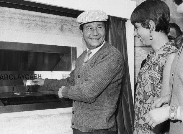 Σαν σήμερα πέθανε ο “πατέρας” του ΑΤΜ