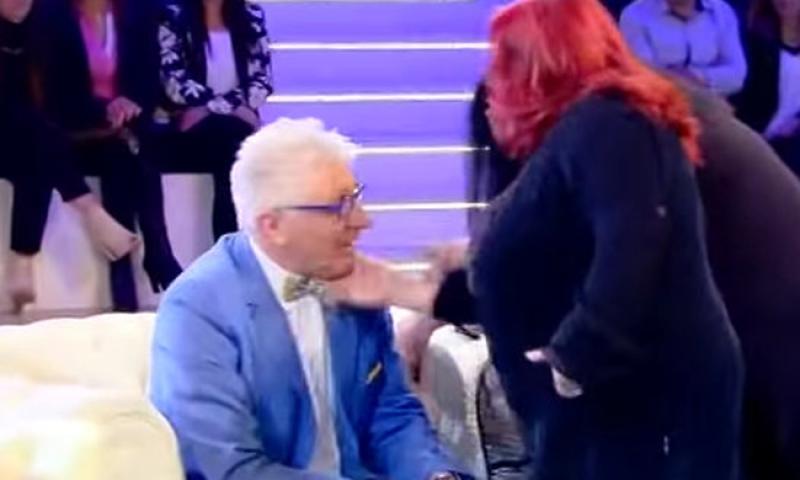 Χαστούκια στον… αέρα τηλεοπτικής εκπομπής – ΒΙΝΤΕΟ