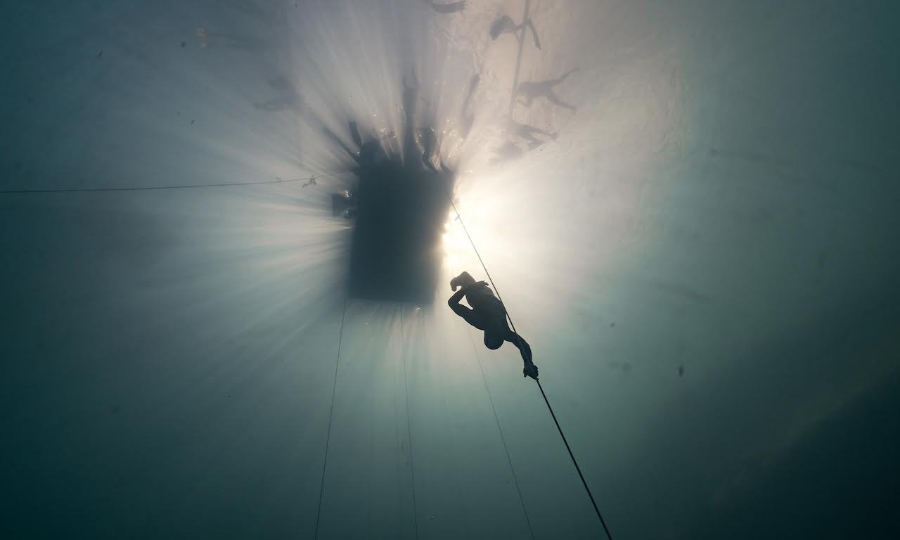 Νεοζηλανδός κατέρριψε το ρεκόρ Freediving – BINTEO