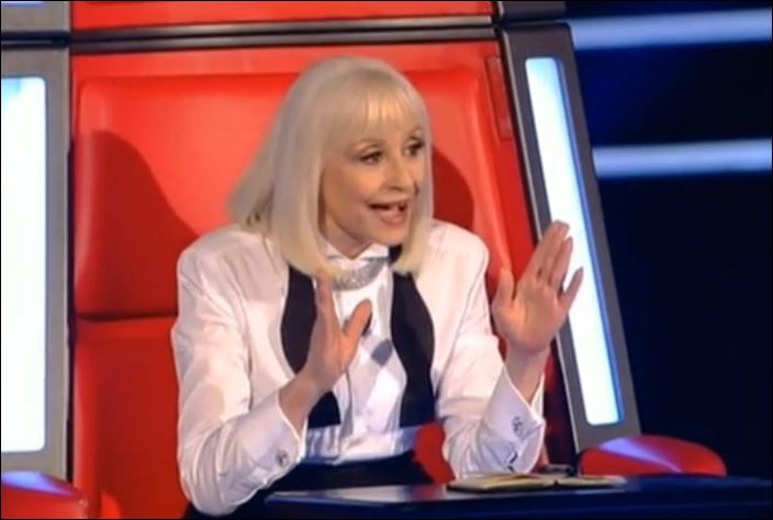 Η Ραφαέλα Καρά “πέθανε” τον Μπομπ Ντίλαν – ΒΙΝΤΕΟ