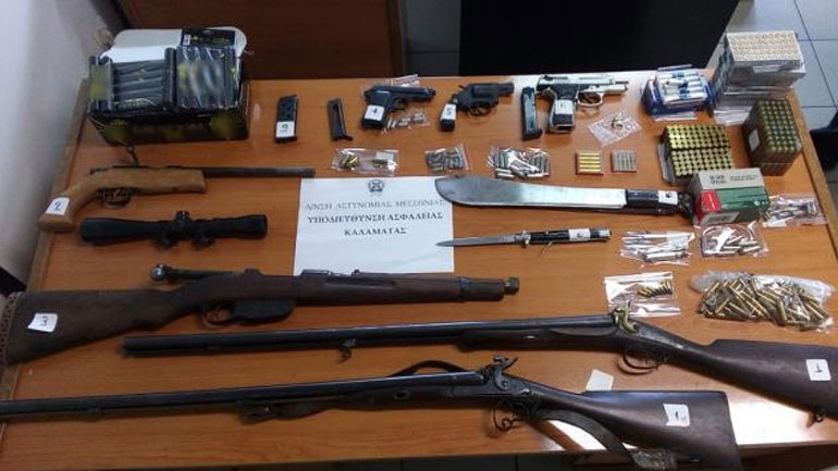 Συνελήφθη 56χρονος για παράνομη οπλοκατοχή, πυρομαχικά και βεγγαλικά