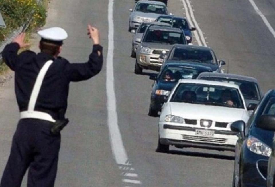 Αυξημένα τα μέτρα της Τροχαίας για την επιστροφή των εκδρομέων