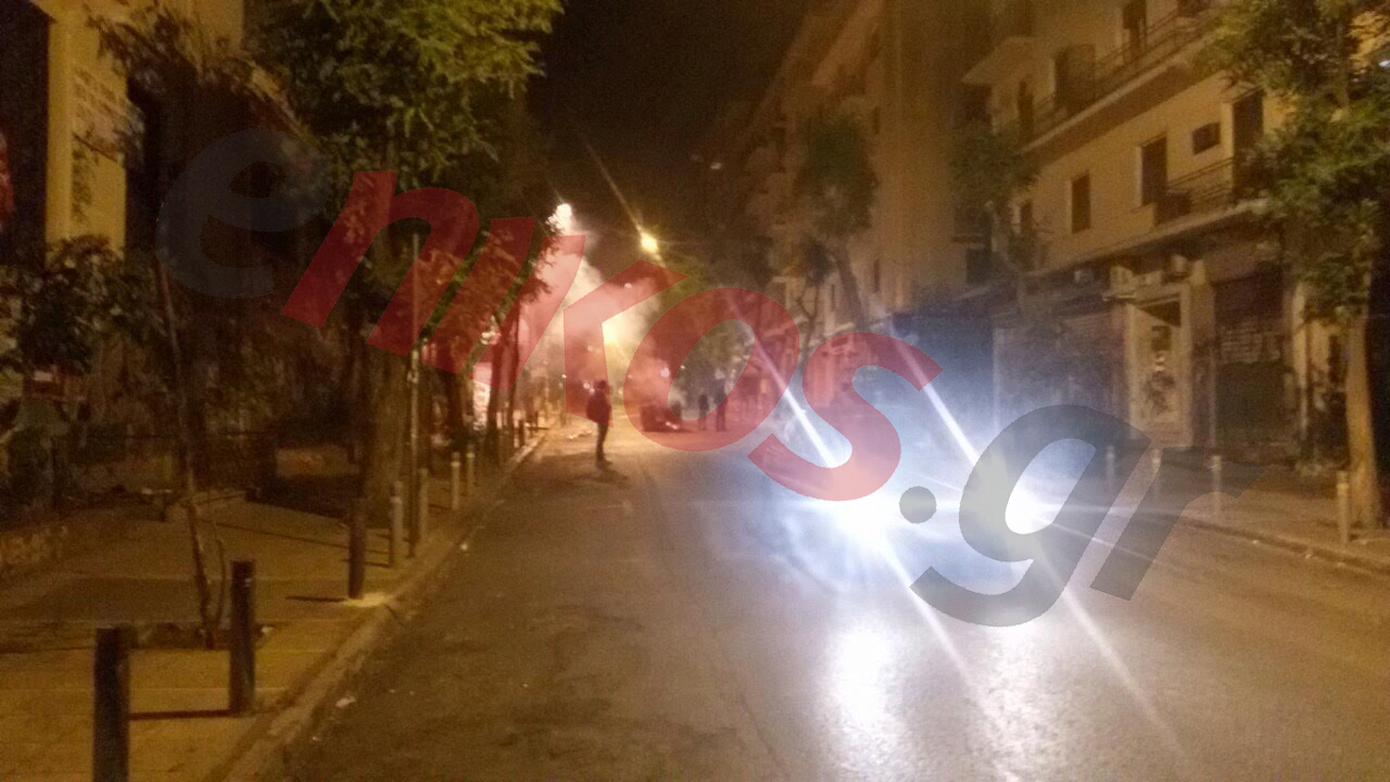 Οδοφράγματα στα Εξάρχεια – ΤΩΡΑ – ΦΩΤΟ