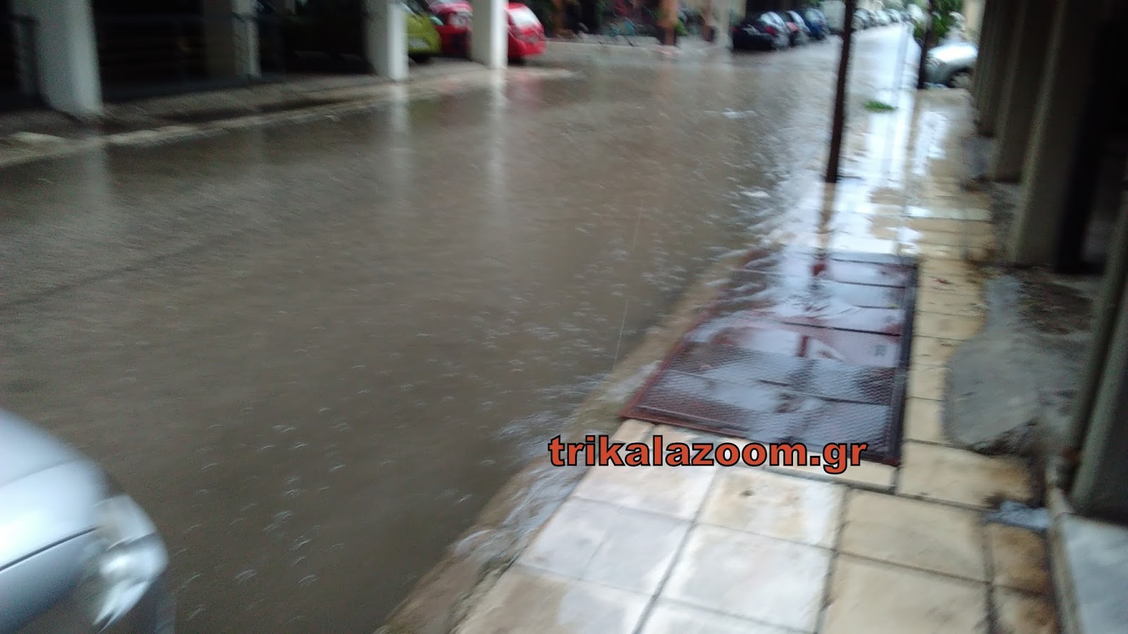 Τρίκαλα: Έγιναν ποτάμια… οι δρόμοι λόγω νεροποντής – ΒΙΝΤΕΟ