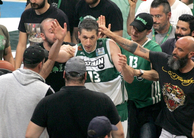 Η αποθέωση του Διαμαντίδη – ΒΙΝΤΕΟ