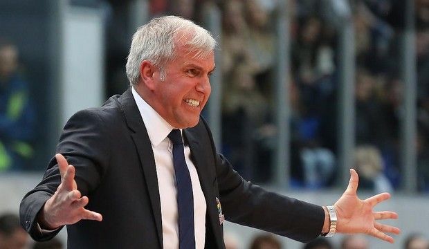 Οπαδοί έφτυσαν τον Ομπράντοβιτς – ΦΩΤΟ