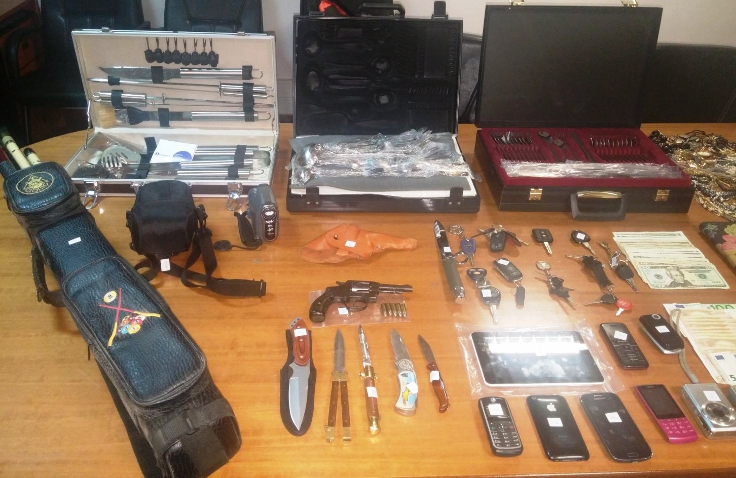 Λήστευαν και βασάνιζαν ηλικιωμένους – ΦΩΤΟ