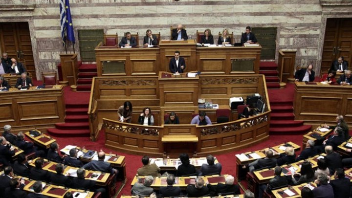 Reuters: Οι φόροι θα χτυπήσουν τους Έλληνες εκεί που πονάνε