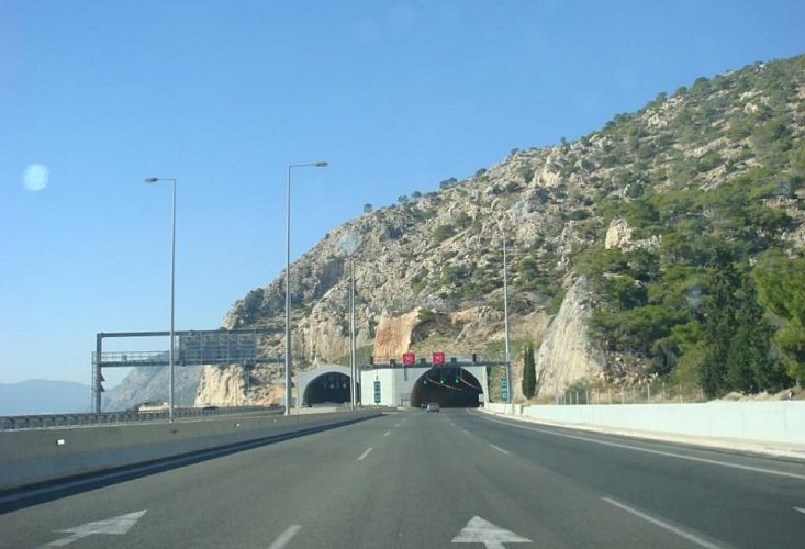 Εκτροπή της κυκλοφορίας στην εθνική οδό στο ύψος της Κινέτας λόγω τροχαίου – ΤΩΡΑ