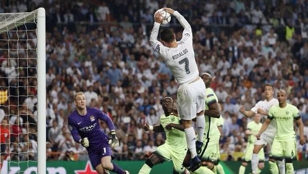 Πήρε… φωτιά το Twitter με το “κάρφωμα” του Κριστιάνο – ΦΩΤΟ