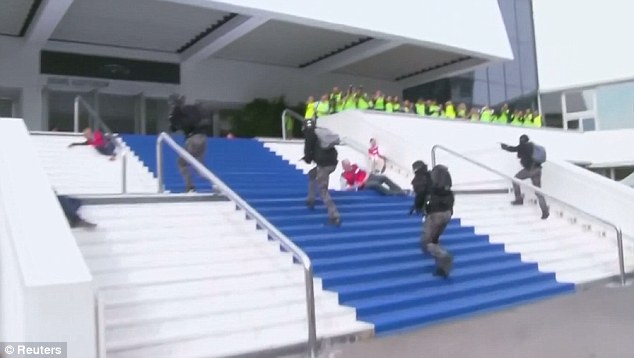 “Πυρετός” ασκήσεων υπό τον φόβο τρομοκρατικής επίθεσης στις Κάννες – ΒΙΝΤΕΟ