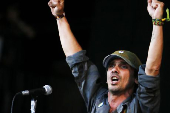 Ο Manu Chao στέλνει χαιρετίσματα στην Κρήτη – ΒΙΝΤΕΟ