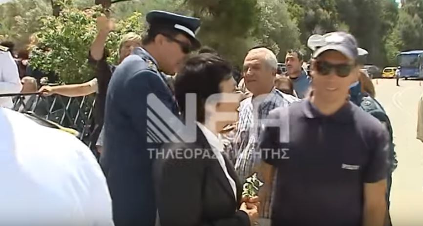 Αποδοκίμασαν βουλευτή του ΣΥΡΙΖΑ στα Χανιά – ΒΙΝΤΕΟ