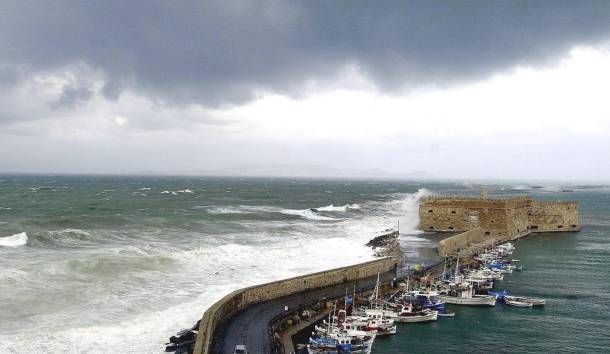 Θυελλώδεις άνεμοι στην Κρήτη – Προβλήματα στα πλοία
