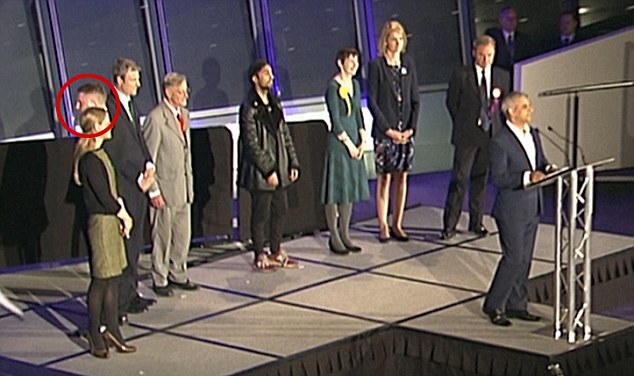 Ακροδεξιός υποψήφιος γύρισε την πλάτη του στον νέο δήμαρχο του Λονδίνου – ΒΙΝΤΕΟ