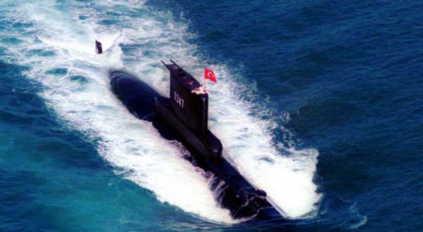 Τουρκικό υποβρύχιο αναδύθηκε ένα μίλι από το λιμάνι της Κω
