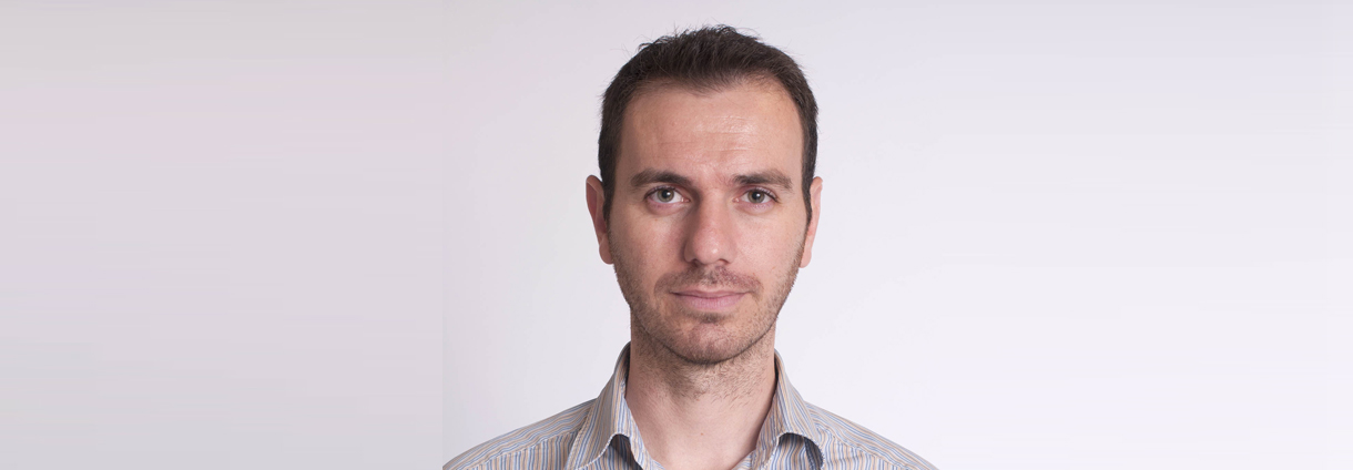 Ο Έλληνας που εξειδικεύεται στην καταπολέμηση του ιού HIV