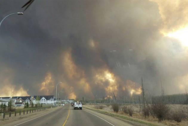 Ανεξέλεγκτη παραμένει η μεγάλη πυρκαγιά στον Καναδά