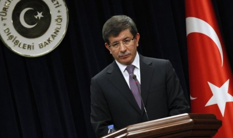 Ο Ερντογάν δείχνει την έξοδο στον Νταβούτογλου